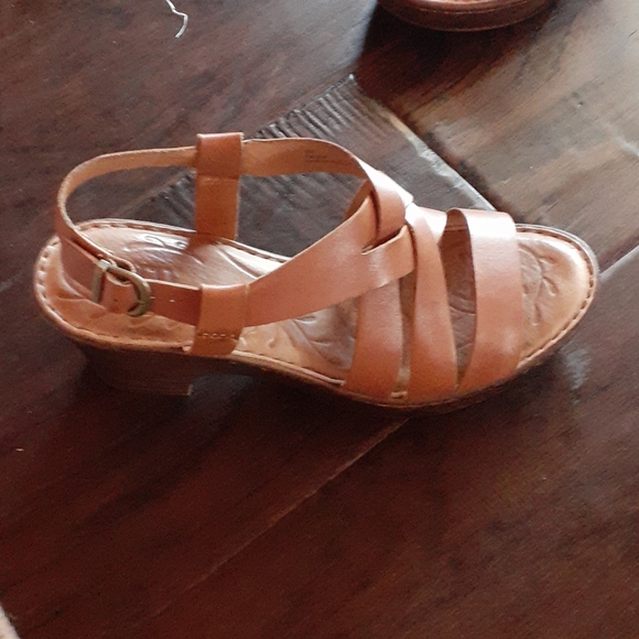 Excellent Condition Sandals - Picture 6 of 14